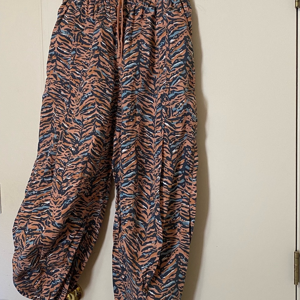 Free People. Free Movement, Animal Print Zephyr Pants. Parachute Pants.